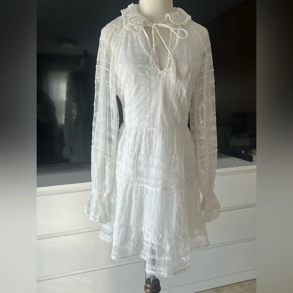 Zara’s elegant White Lace Half Dress - Picture 1 of 3